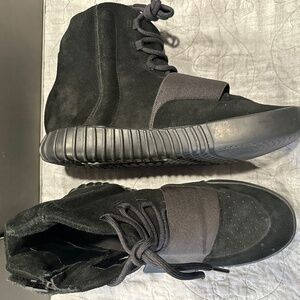Adidas Yeezy 750 Boost “triple black” - Kanye West